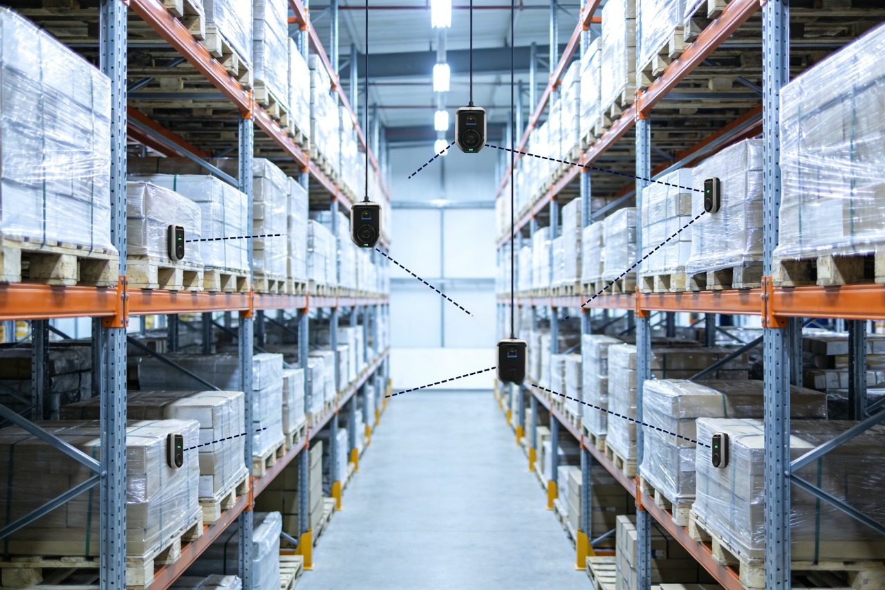 How does RTLS help in warehouse management?